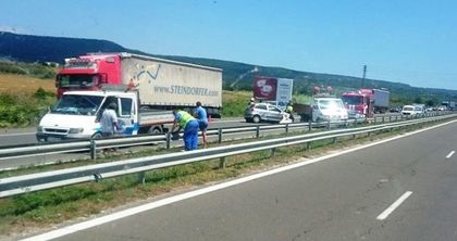Жена загина при много тежка катастрофа, затвориха магистрала 