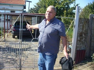 Убитата от баща си в Брястово била наркоманка и му посягала (Снимки)