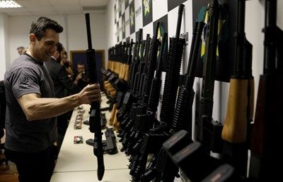 Конфискуваха 60 автомата на летището в Рио де Жанейро