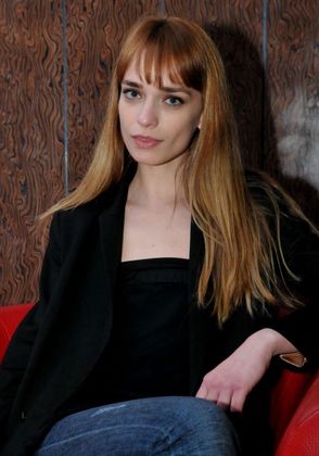 Ирена Милянкова чака момиче