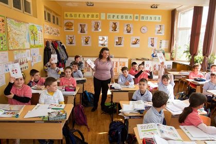 Стара Загора: Ученици от Средно училище „Иван Вазов“ издадоха поетична книга със стихотворения на тема „Аз съм българче“