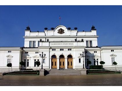 Отлагат за догодина забраната за участие на общинари във фирми