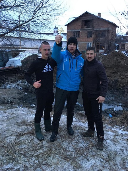Пазарджик: Почти два дни търсиха Богоявленския кръст в ледените води на река Мътница в град Костандово