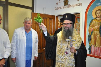 Митрополит Николай освети икона в Клиниката по кардиохирургия на УМБАЛ „Свети Георги“