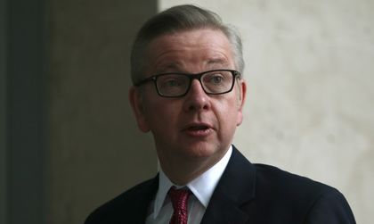 Приятелят на Камерън, който мина в лагера на Brexit-а