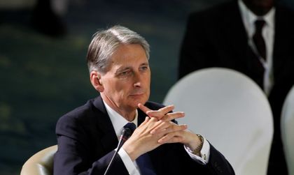 Хамънд: Путин ще ликува от слаба Великобритания!