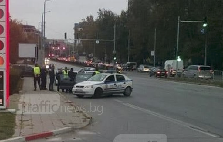 СНИМКИ: Двама са закопчани след гонка с полицията в Кършияка!