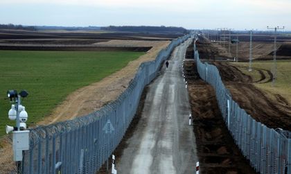 Унгария не дава назад: Запазва оградата на границата
