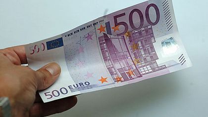 Задържаха двама пробвали да прекарат бакнота от 500 евро в Тракия
