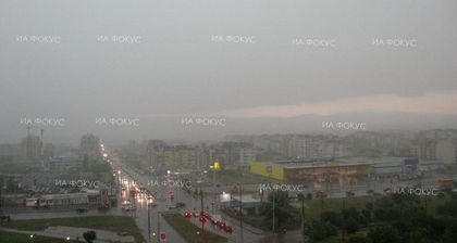 Зимата се завърна със сняг, дъжд и силен вятър (ОБЗОР)