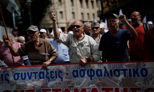 Пенсионерска емиграция: Гъркът лишения не търпи, пирува в България!