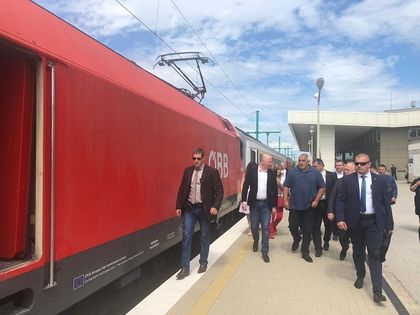 Министър-председателят Бойко Борисов направи оглед на приемното здание на гара Пазарджик