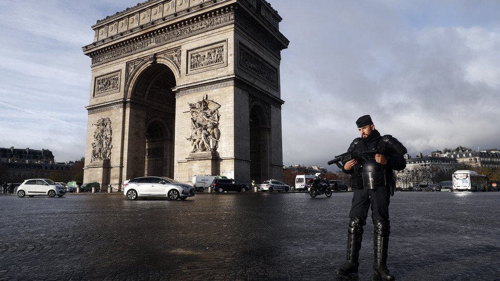 Франция няма да въвежда извънредно положение заради бунтовете