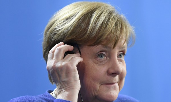 Политиката в Германия се оказа парализирана от Тръмп