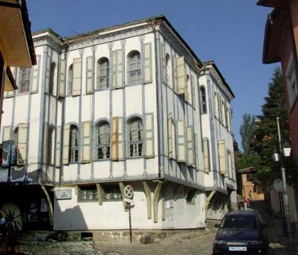 Общината с насрещен иск за Синята къща