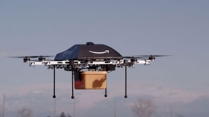 Amazon направи първата си доставка с дрон (ВИДЕО)