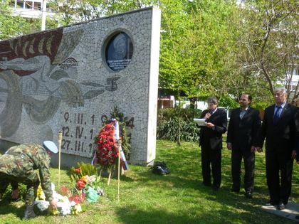 Откриха възстановения барелеф на Гагарин в Северен СНИМКИ и ВИДЕО