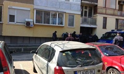 В Стара Загора: Мъж мята коктейли