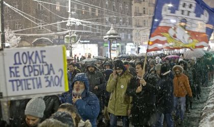 Хиляди демонстранти на протест в Белград срещу Вучич