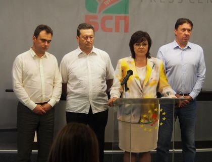 Нинова: Борисов започна предизборната си кампания