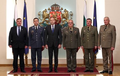 Президентът Румен Радев връчи пагони на военнослужещи, удостоени с висше офицерско звание