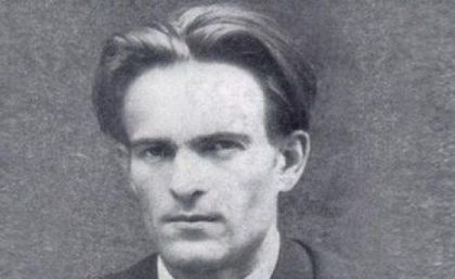 Гавра с паметта на Вапцаров! Магазин в Банско се рекламира със слова на поета (СНИМКА)