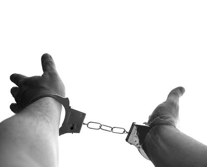 ТАСС: Полицията в САЩ е задържала две ученички по подозрение, че палнират масово убийство