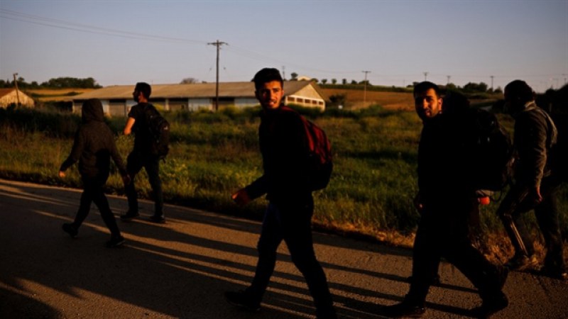 Трафиканти зарязаха 10 бежанци край магистралата до Пловдив