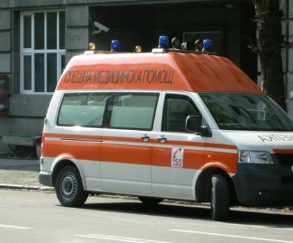 Пловдивчанка, подсъдима за кражба на 800 лева, се нагълта със сода каустик преди делото
