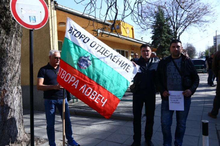 Фоторепортаж: Заради протеста Цачева седна на масата за преговори с надзирателите (ВИДЕО)