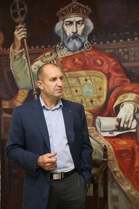 Румен Радев: Против съм в територии с демографски проблеми да се изграждат бежански центрове