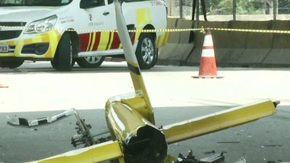 Хеликоптер падна върху камион на магистрала в Сао Пауло (ВИДЕО+СНИМКИ)