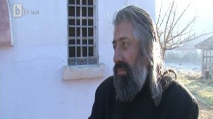 Село въстана: Поп опява без тамян и не изпраща мъртъвците