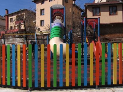 Смолян: Общината ремонтира и възстановява детски площадки, пейки и спортни игрища