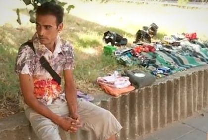 Самотен баща отглежда децата си в мизерни условия