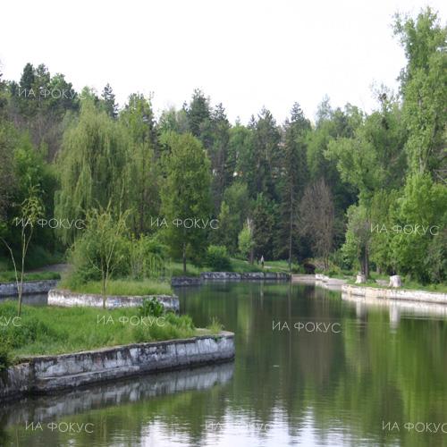 Арх. Боян Коларов, зам.-кмет на Добрич: Технически особености позволяват единствено ръчно почистване на езерото в парка „Св. Георги“