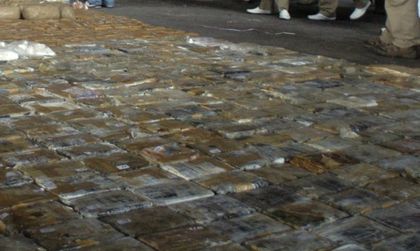 Два тона хашиш заловиха при спецакция в морето край Италия