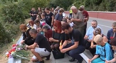 Световрачене се прощава с 4 от жертвите на автобусната катастрофа