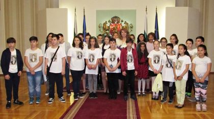 Ученици от софийските клубове „Млади възрожденци“ гостуваха на вицепрезидента Илияна Йотова