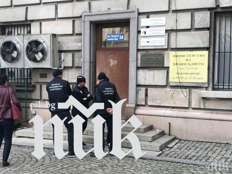 Изправят пред съда арестуваните при акцията в Агенцията за българите в чужбина