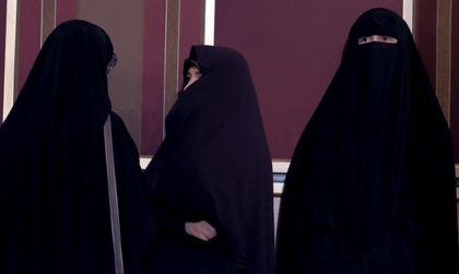 Германците искат забрана на бурките, властите – не дават