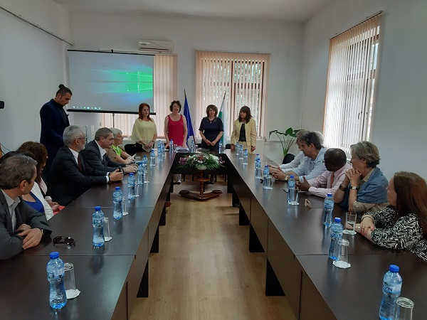 Смолян: Кметът на Чепеларе Славка Чакърова посрещна посланици от цял свят, дошли да видят красотата на Родопите и възможностите за туризъм в общината
