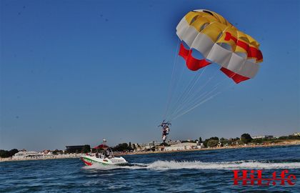 Валери Иванов - Жокера надмина Худини! Изпълни смъртоносен номер пред хиляди плажуващи (СНИМКИ)