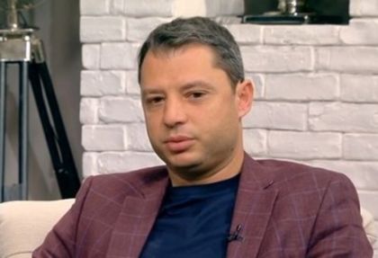 Делян Добрев подаде оставка от всички постове
