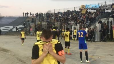 ВИДЕО: Неделев със сълзи на очи след мача! Канарчетата получиха аплодисменти!