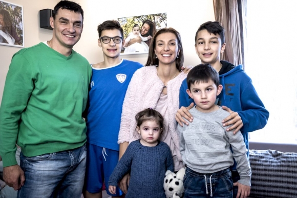 Голямото семейство на Владо Николов влиза в новия сезон на „Смени жената“