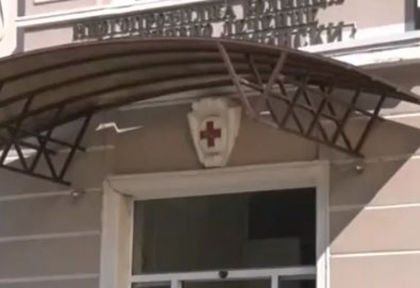 Официалната версия: Починалата родилка Ренета не била натискана, а рязана наложително с инструмент