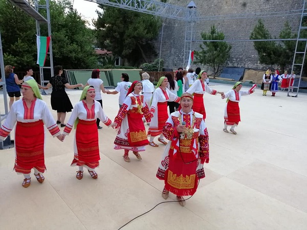 Вицепремиерът Екатерина Захариева поздрави българите на остров Крит за първия им събор