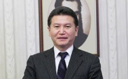 Голяма бъркотия в световния шах, Илюмжинов бил аут, той отрича