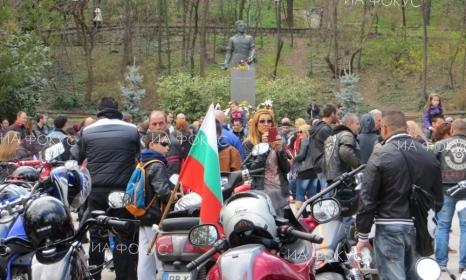 Пловдив: С поклонение пред паметника на цар Иван Асен II шествие до Бачково рокерите откриват Мото сезон – 2019 г.